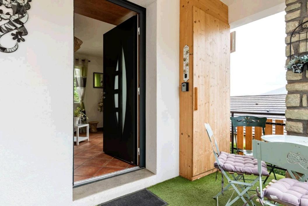 Jolie Appart T4 La Zoune Avec Jardin 8 Personnes Chorges Dış mekan fotoğraf